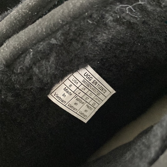 NWOT UGG Classic Short Logo Zip - Picture 6 of 14